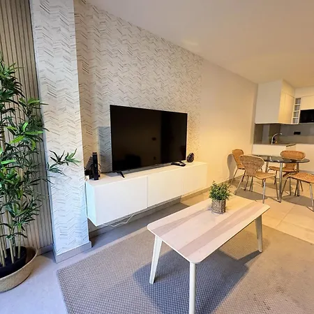 A17 Luxury By Wave Apartment *